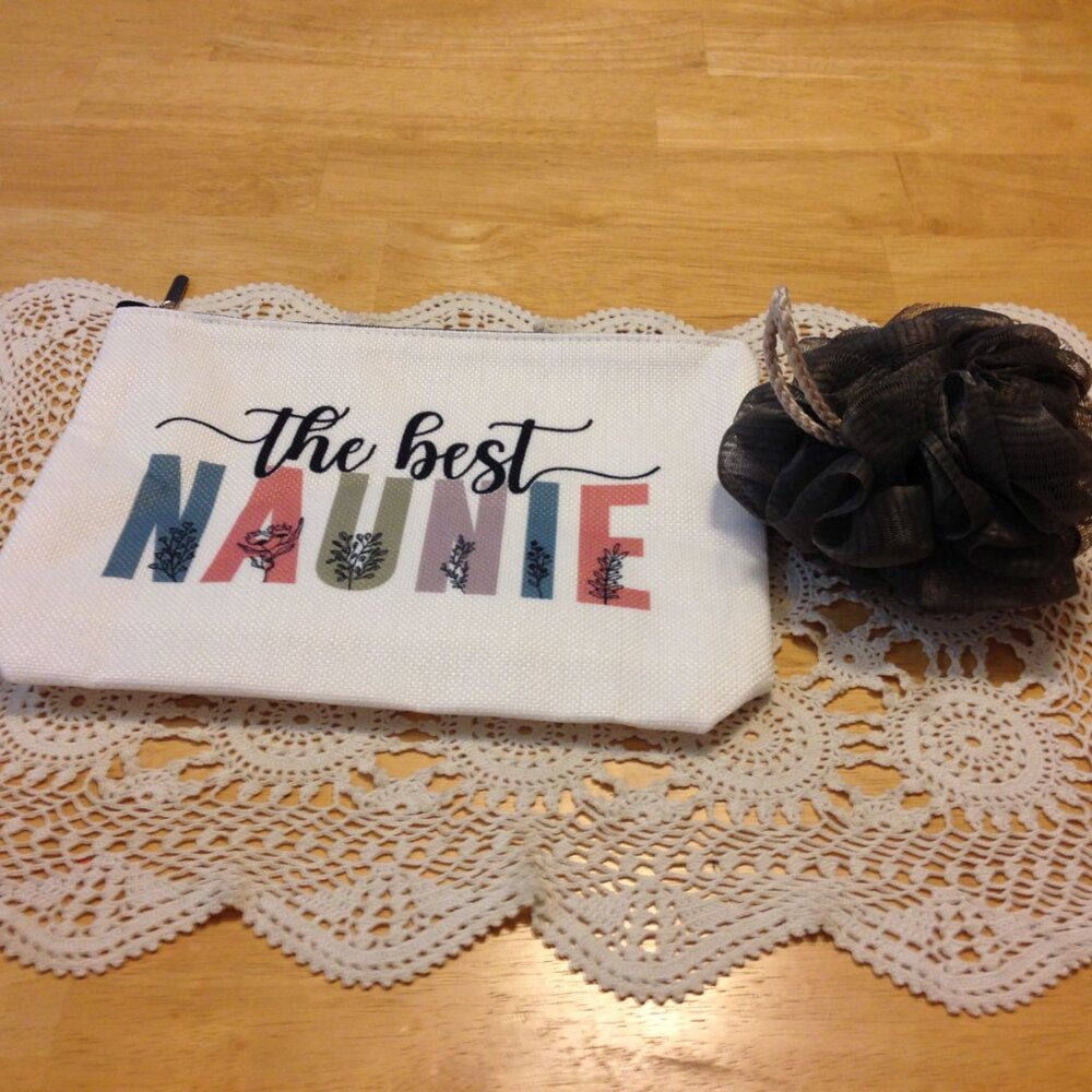 Cosmetic / makeup / The Best Naunie makeup bag plus shower puff